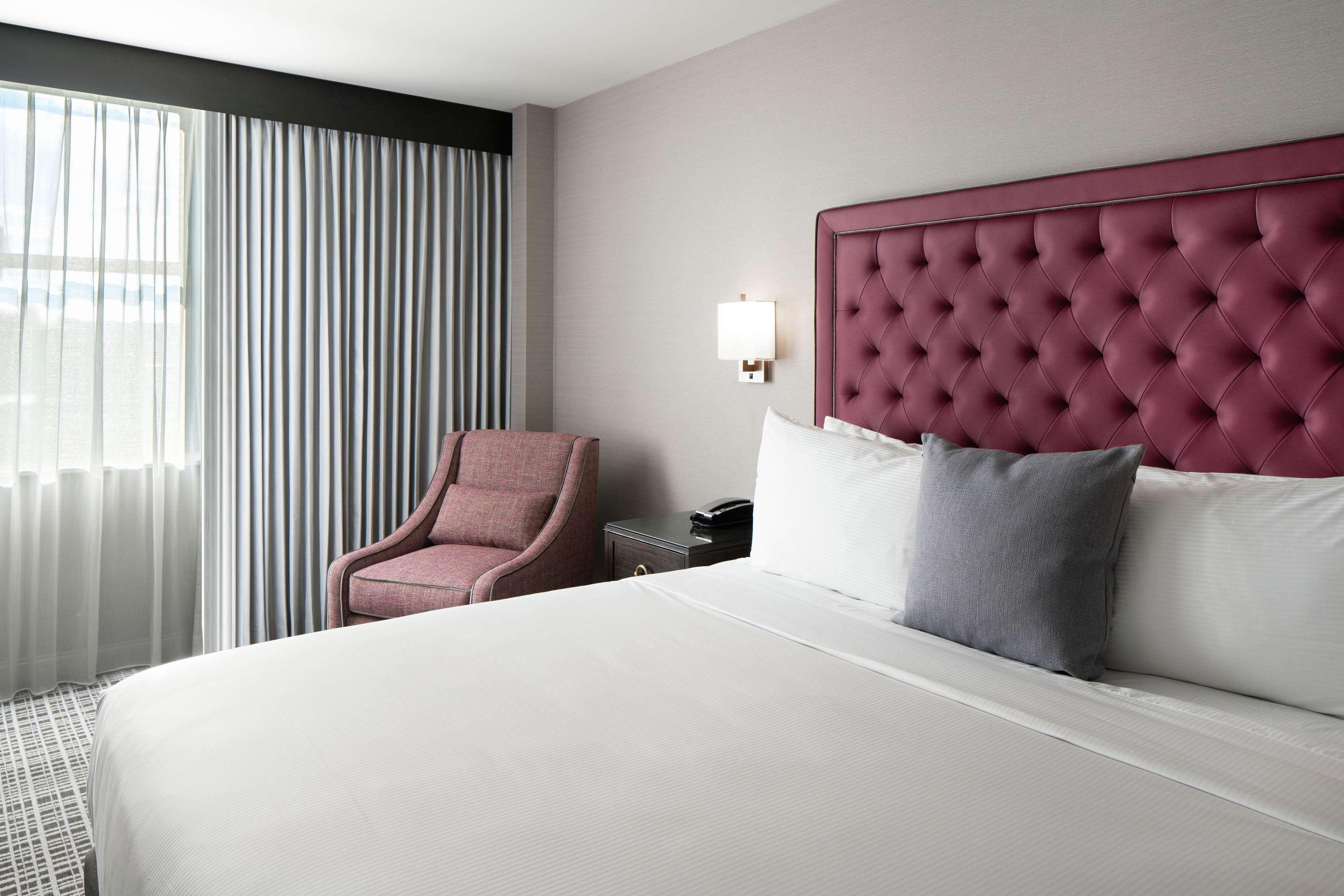 ดิ แอกซิส โมลีน โฮเต็ล ทาเพสทรี คอลเลคชั่น บาย ฮิลตัน Hotel ภายนอก รูปภาพ