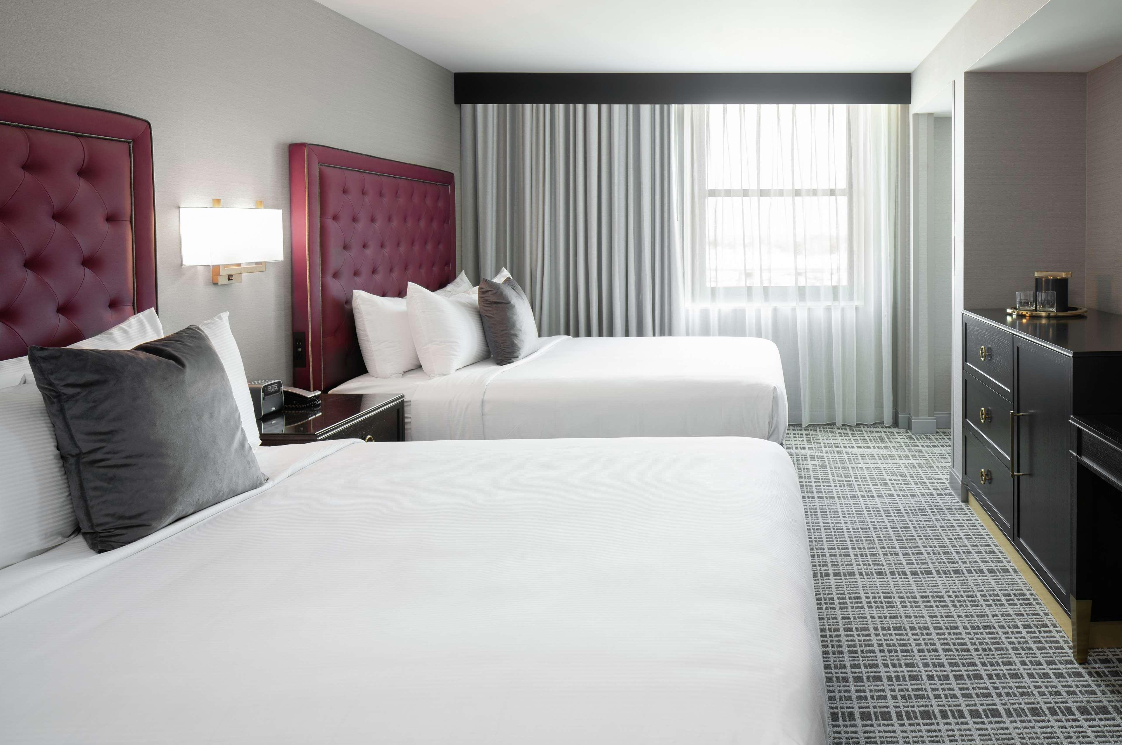 ดิ แอกซิส โมลีน โฮเต็ล ทาเพสทรี คอลเลคชั่น บาย ฮิลตัน Hotel ภายนอก รูปภาพ