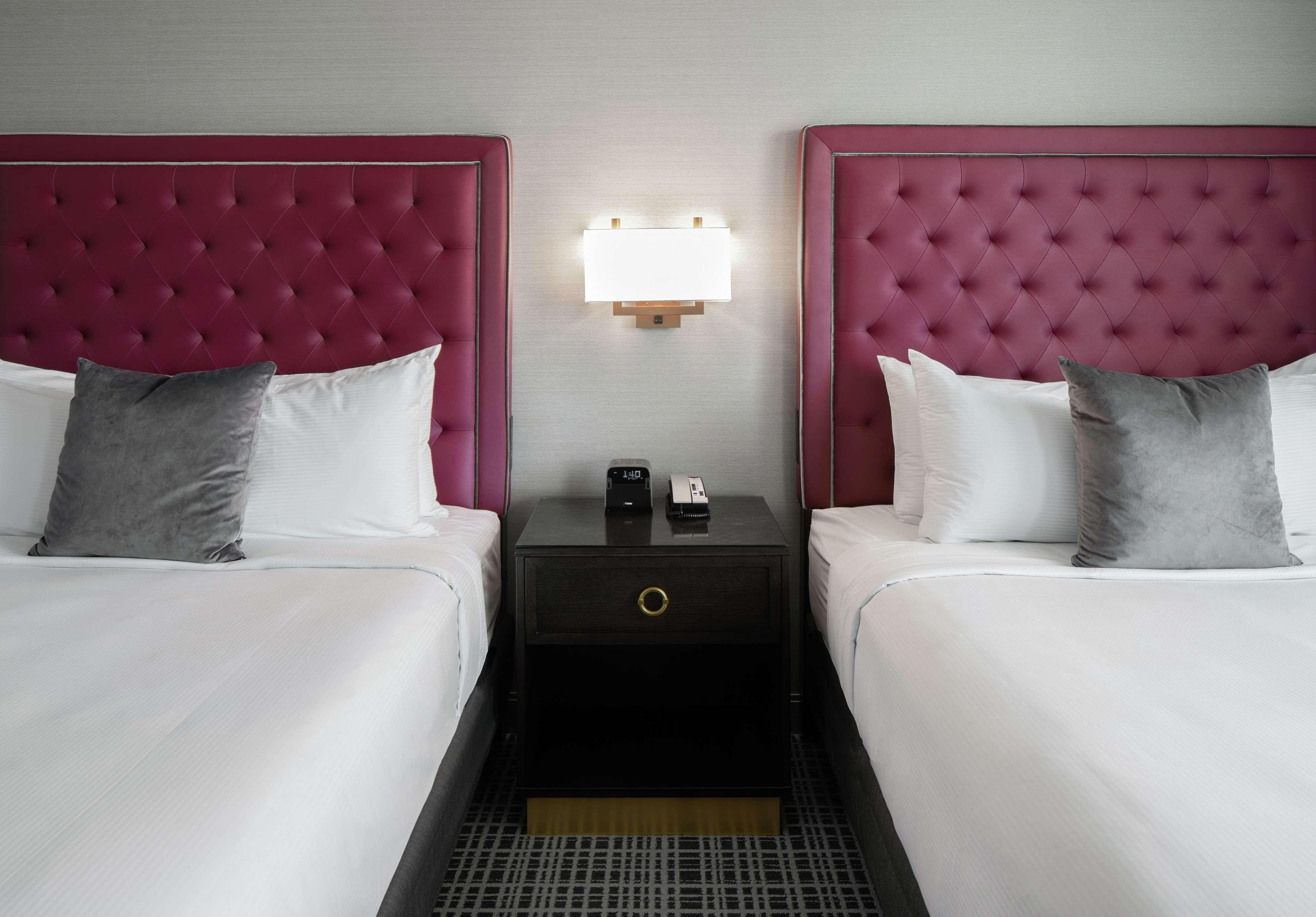 ดิ แอกซิส โมลีน โฮเต็ล ทาเพสทรี คอลเลคชั่น บาย ฮิลตัน Hotel ภายนอก รูปภาพ