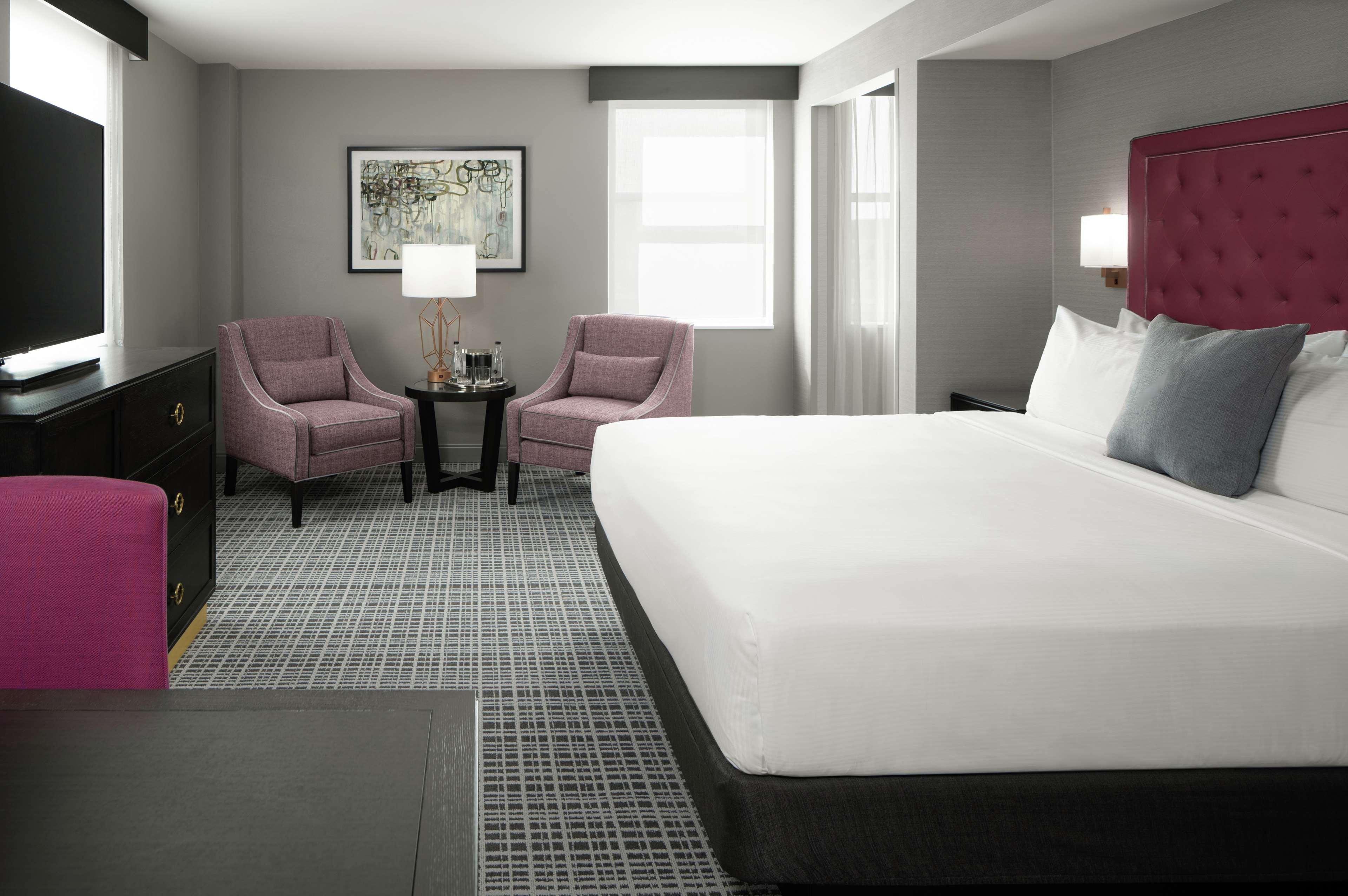 ดิ แอกซิส โมลีน โฮเต็ล ทาเพสทรี คอลเลคชั่น บาย ฮิลตัน Hotel ภายนอก รูปภาพ