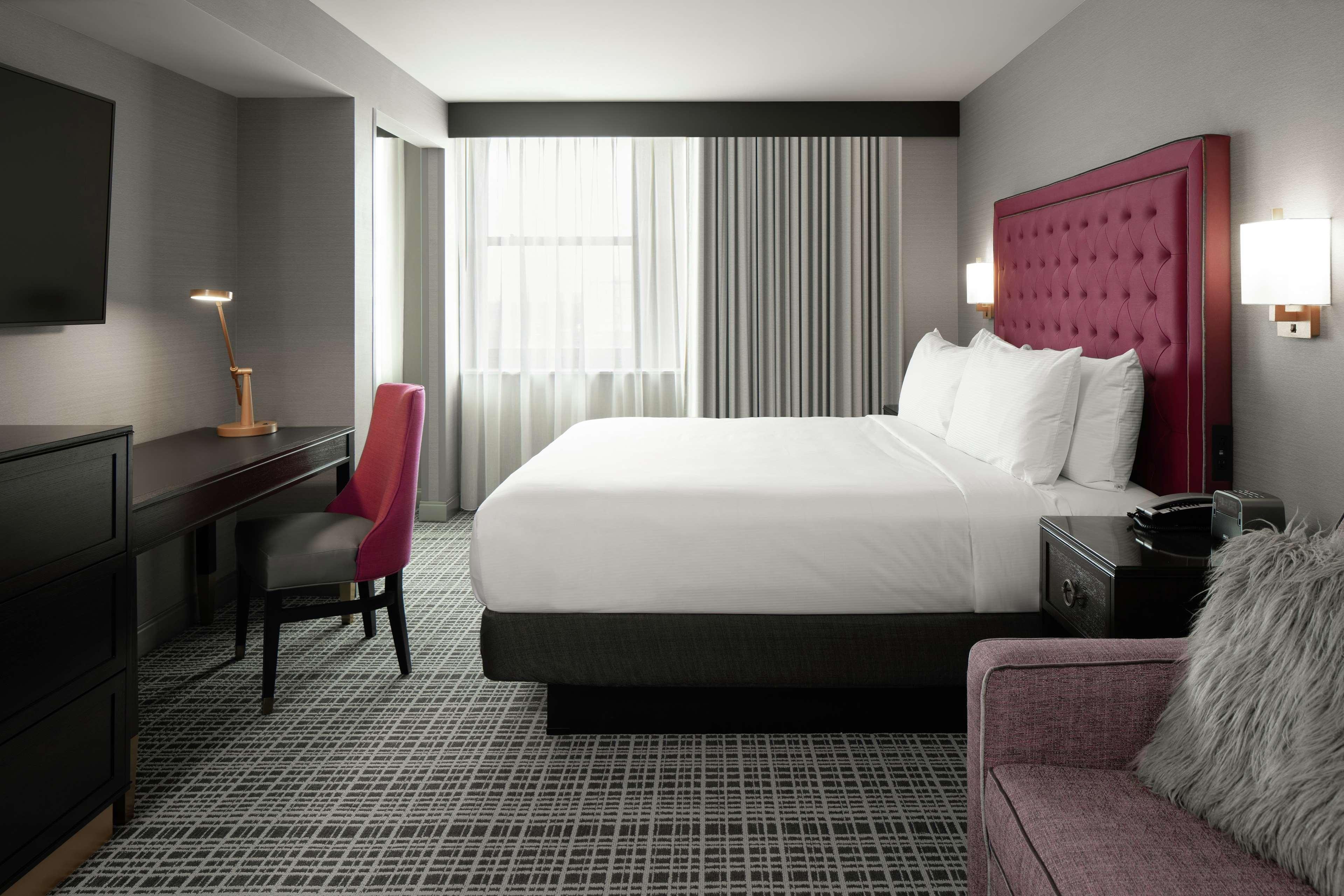 ดิ แอกซิส โมลีน โฮเต็ล ทาเพสทรี คอลเลคชั่น บาย ฮิลตัน Hotel ภายนอก รูปภาพ