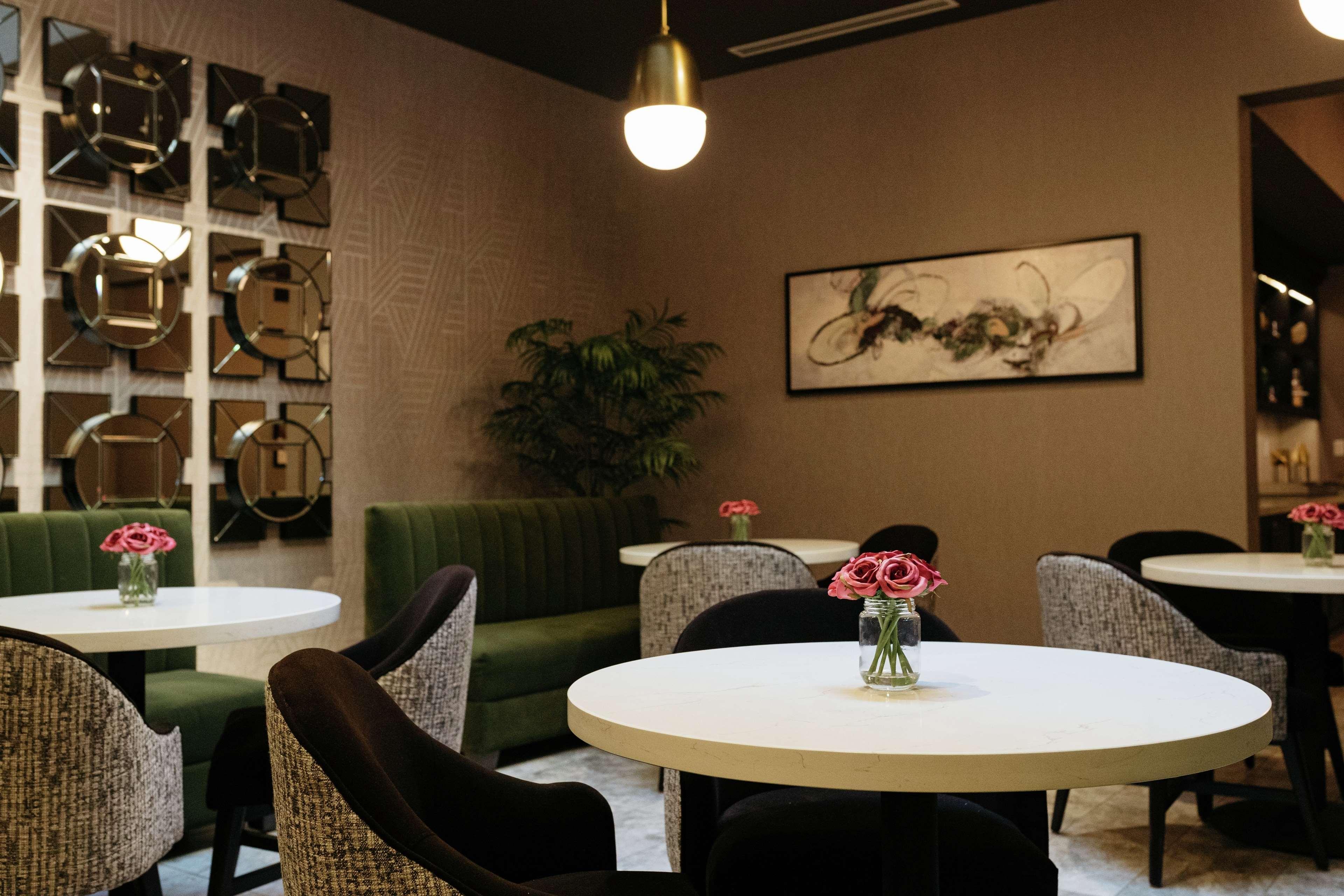 ดิ แอกซิส โมลีน โฮเต็ล ทาเพสทรี คอลเลคชั่น บาย ฮิลตัน Hotel ภายนอก รูปภาพ