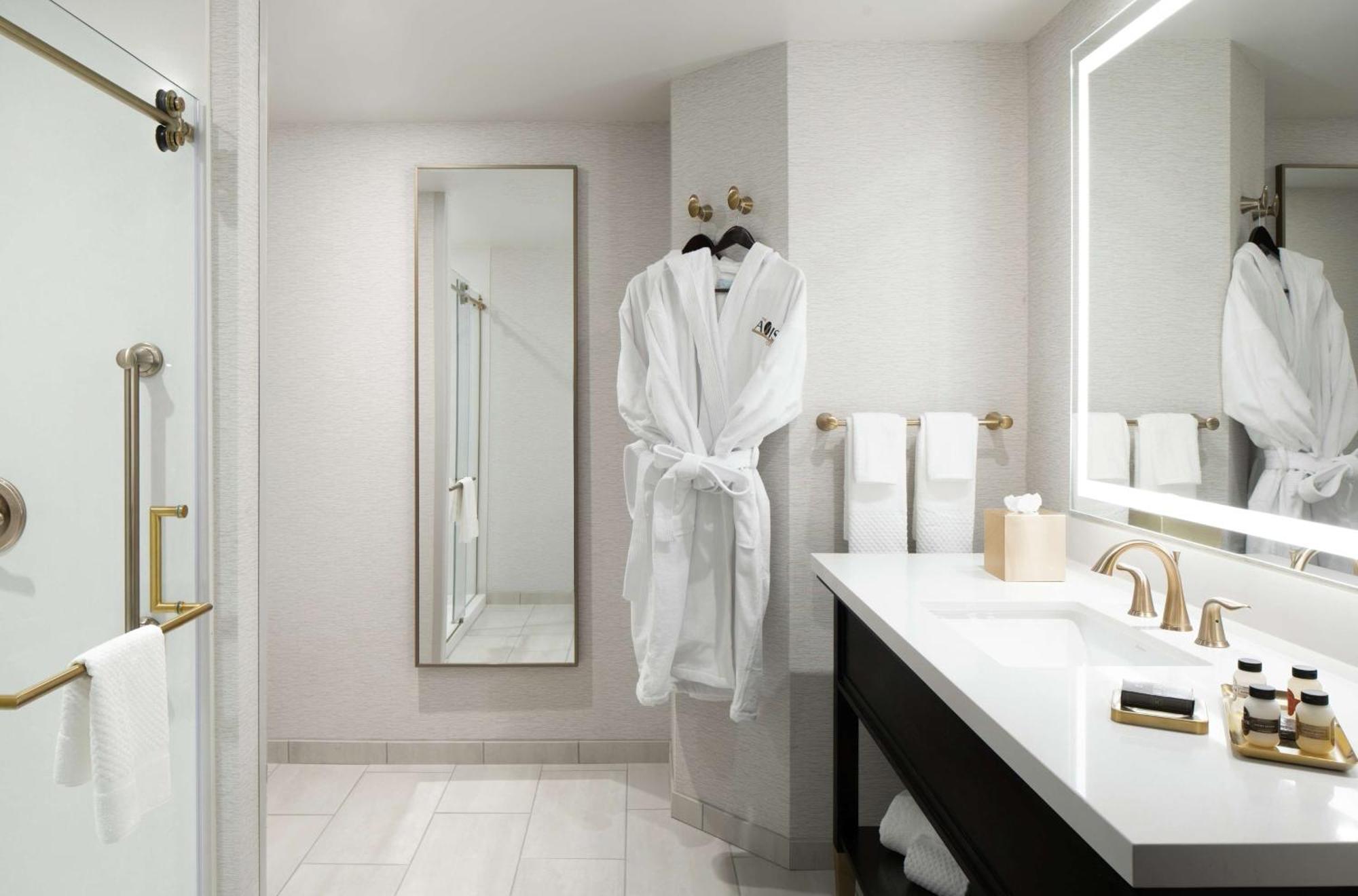 ดิ แอกซิส โมลีน โฮเต็ล ทาเพสทรี คอลเลคชั่น บาย ฮิลตัน Hotel ภายนอก รูปภาพ