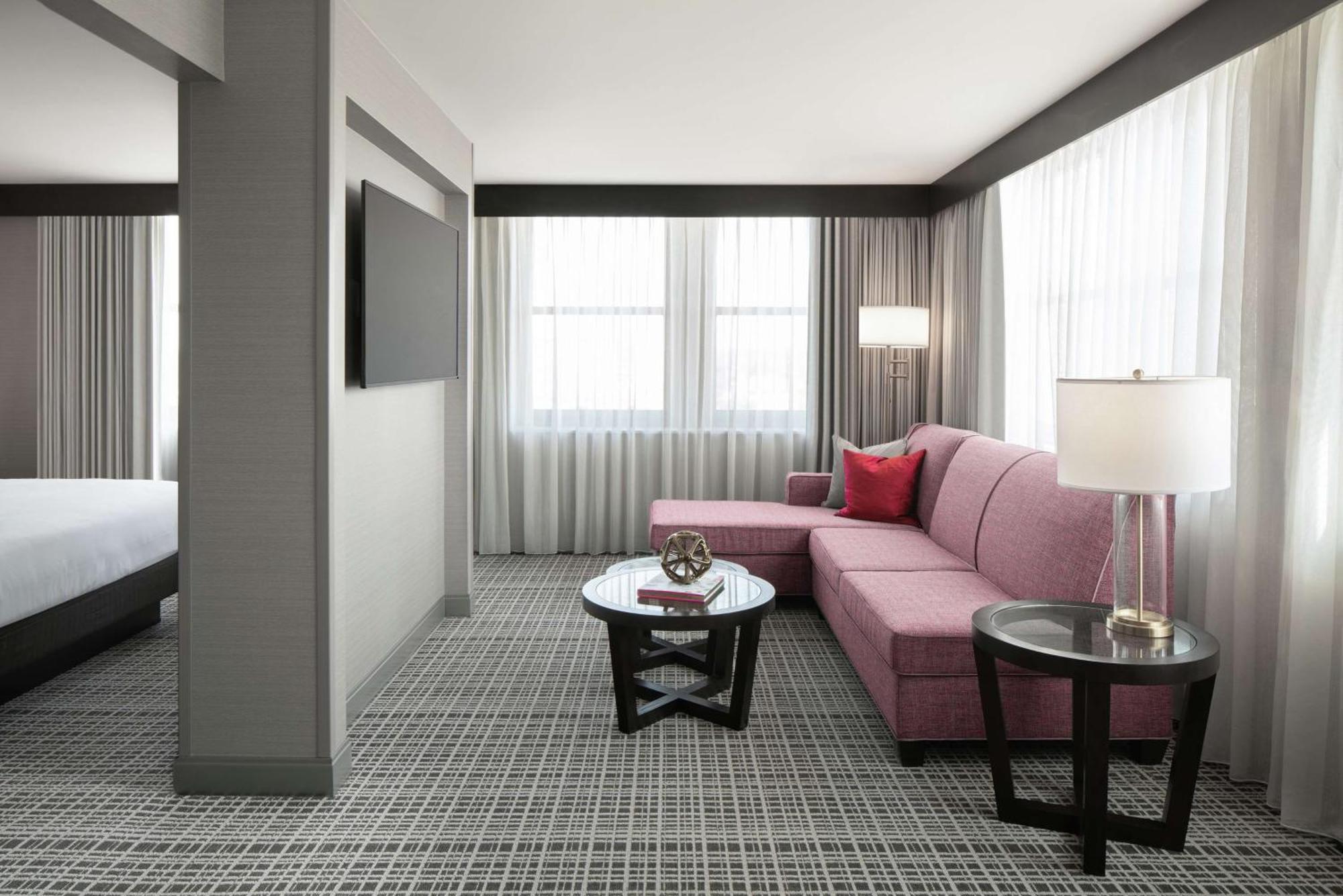 ดิ แอกซิส โมลีน โฮเต็ล ทาเพสทรี คอลเลคชั่น บาย ฮิลตัน Hotel ภายนอก รูปภาพ